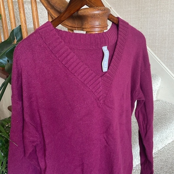 Athleta Women's Cashmere Wool V-Neck Sweater - Burgundy - Picture 3 of 9